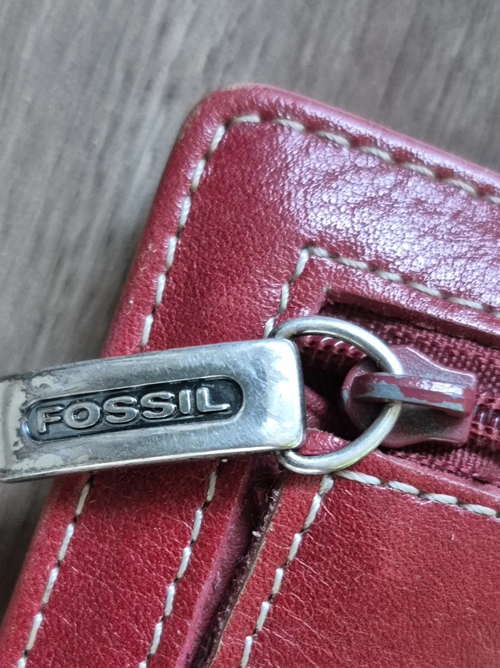 Fossil Red Genuine Leather Bifold Wallet Card Holder Snap Closure